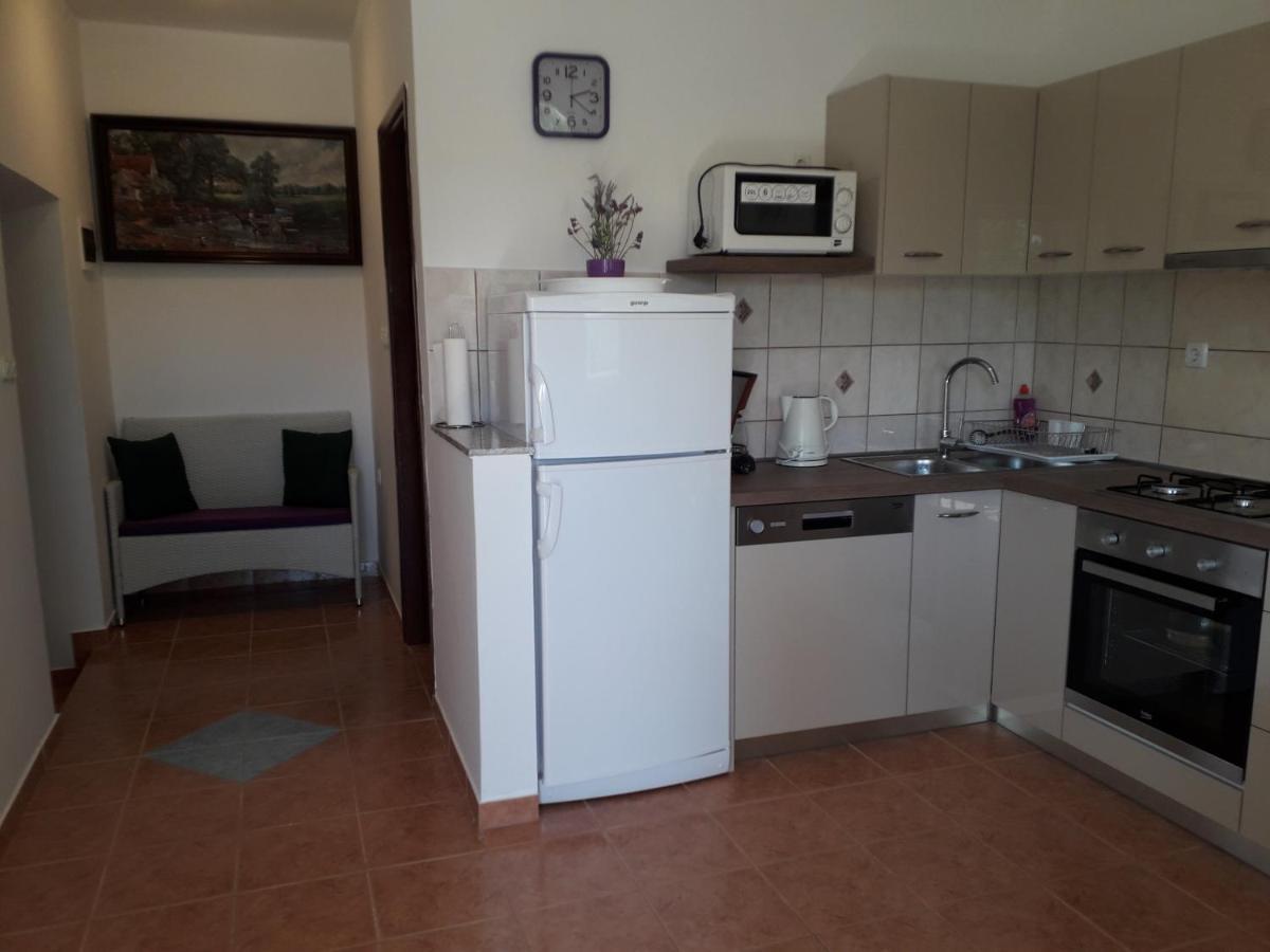 Apartmani Roza ロパール エクステリア 写真