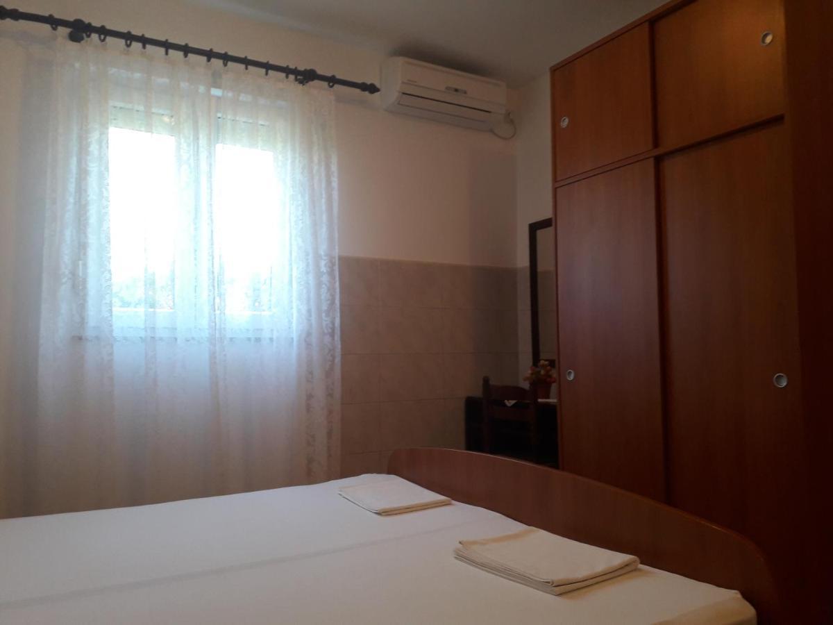Apartmani Roza ロパール エクステリア 写真
