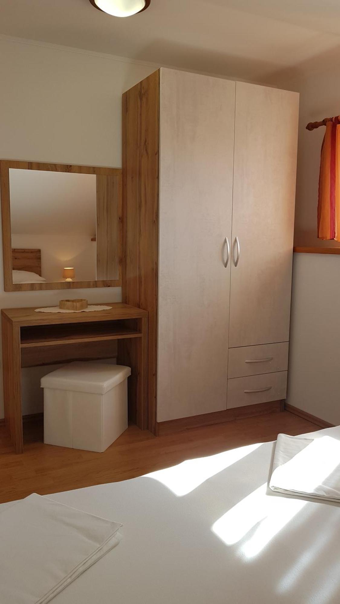 Apartmani Roza ロパール エクステリア 写真