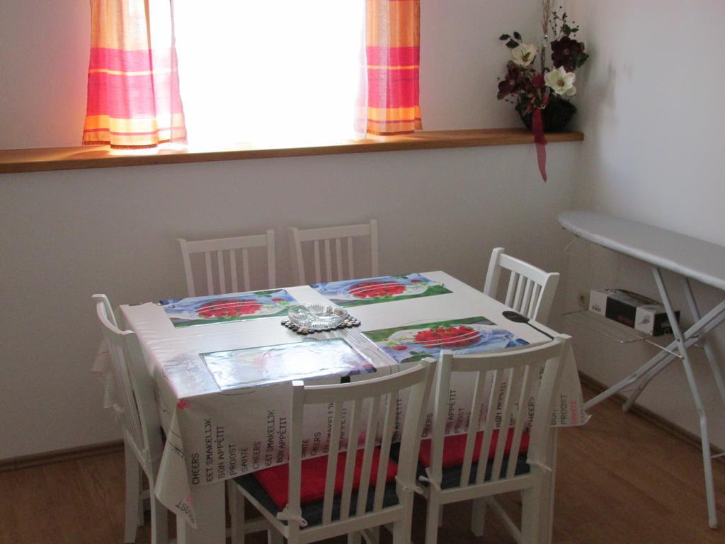 Apartmani Roza ロパール エクステリア 写真